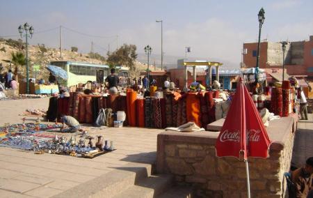 station de taghazout et la place